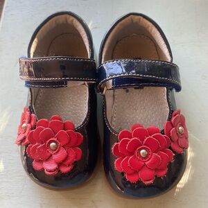 Navy Blue anyone Red flower See Kai Run Kids Shoes size 5